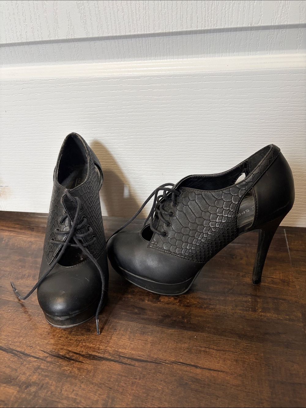 Black Lace-Up Platform Heeled Booties